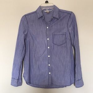 Old Navy classic jean shirt, great condition, XS